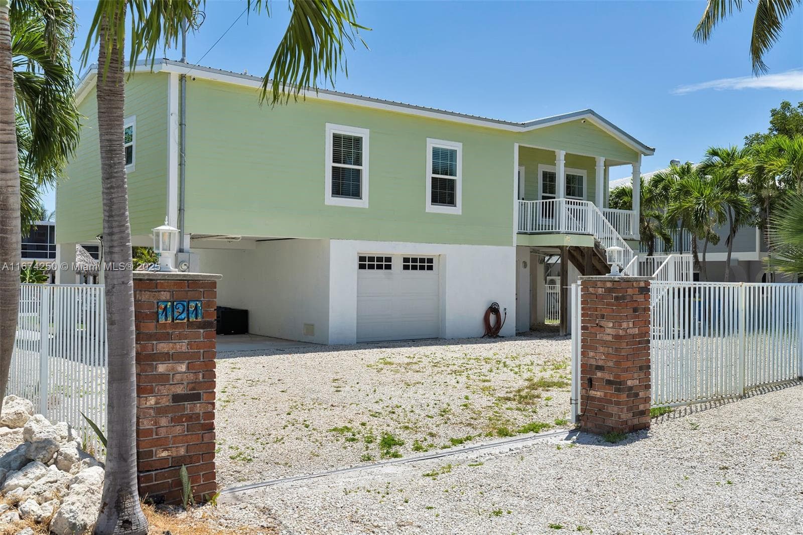121 Venetian Dr 2
