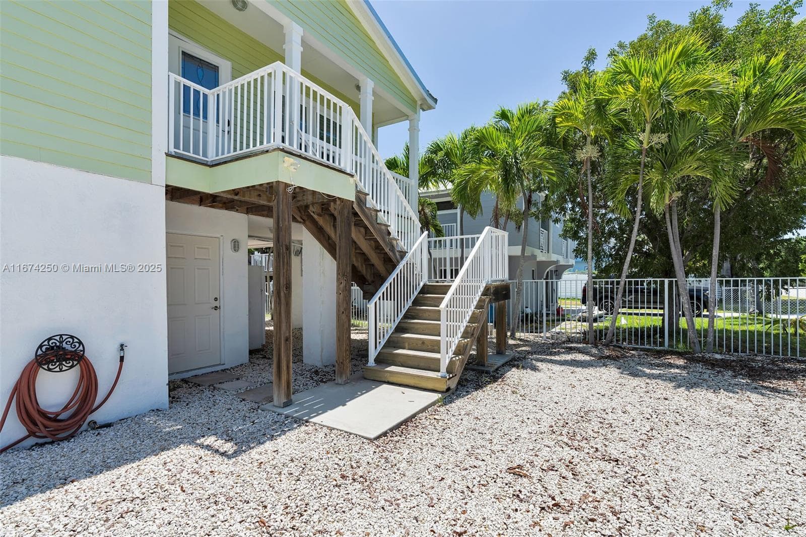 121 Venetian Dr 3
