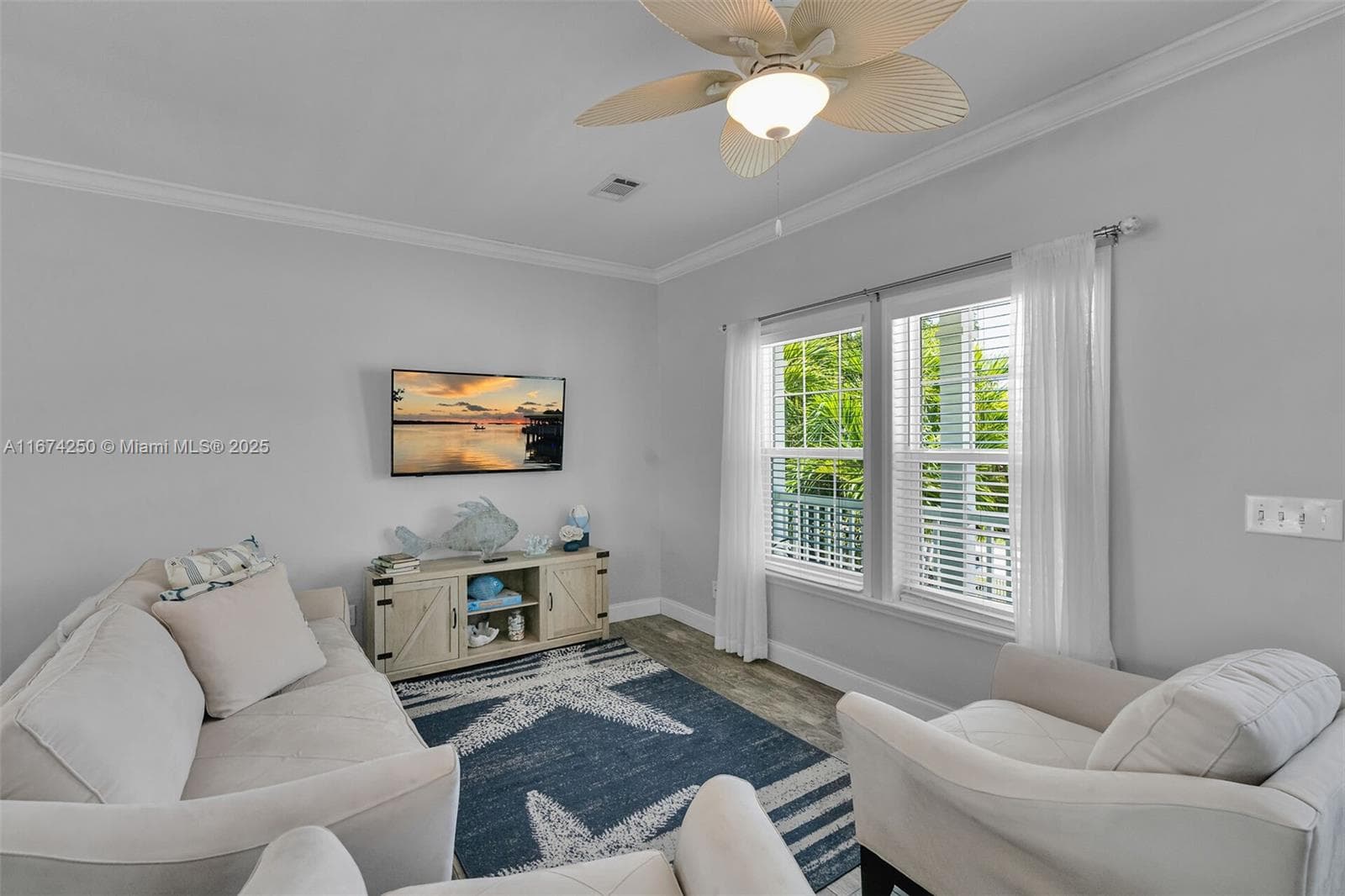 121 Venetian Dr 5
