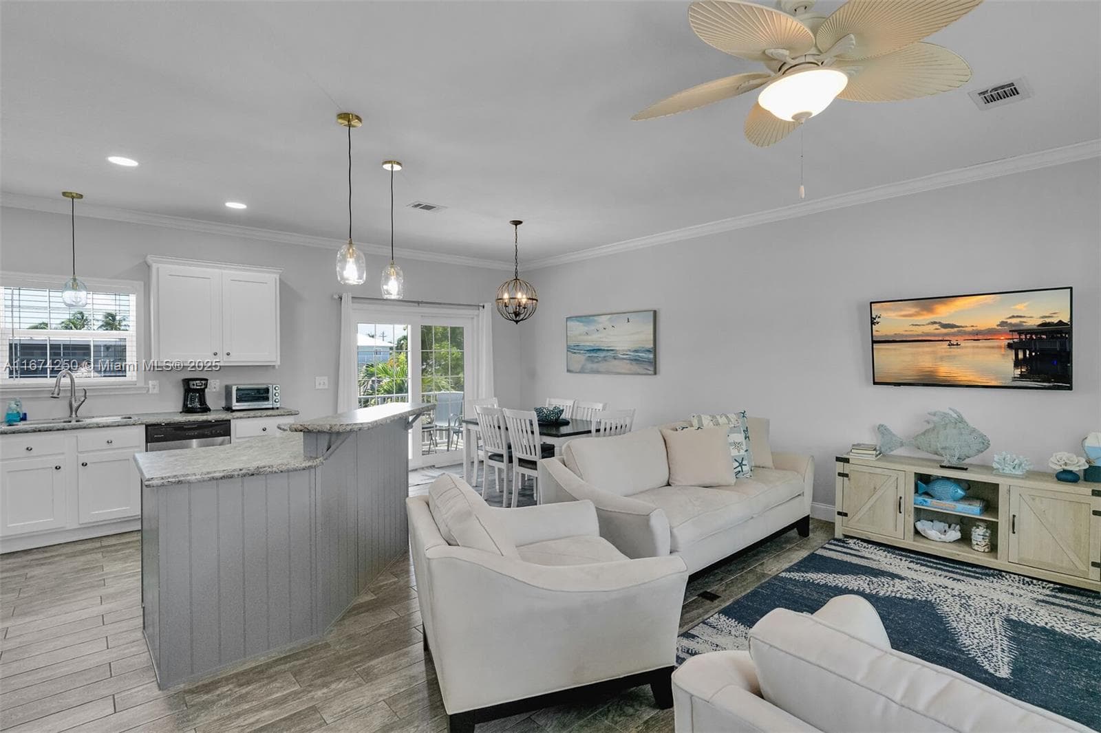 121 Venetian Dr 4