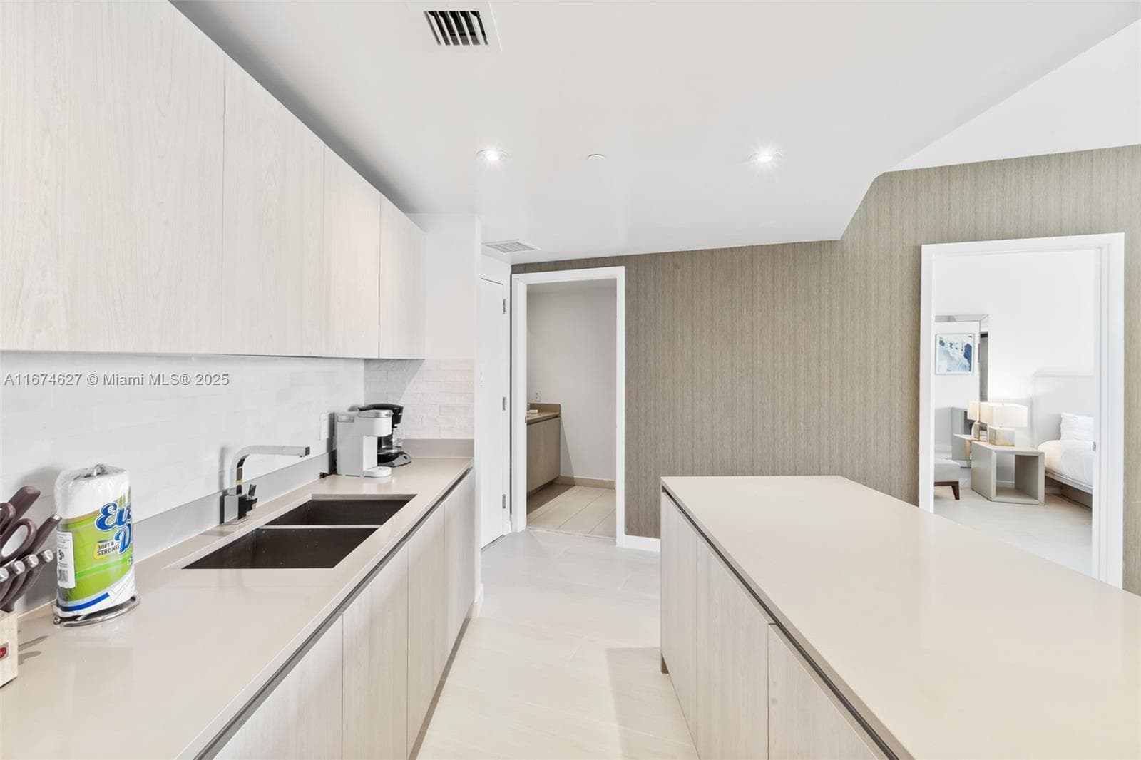 4111 Ocean Dr 3