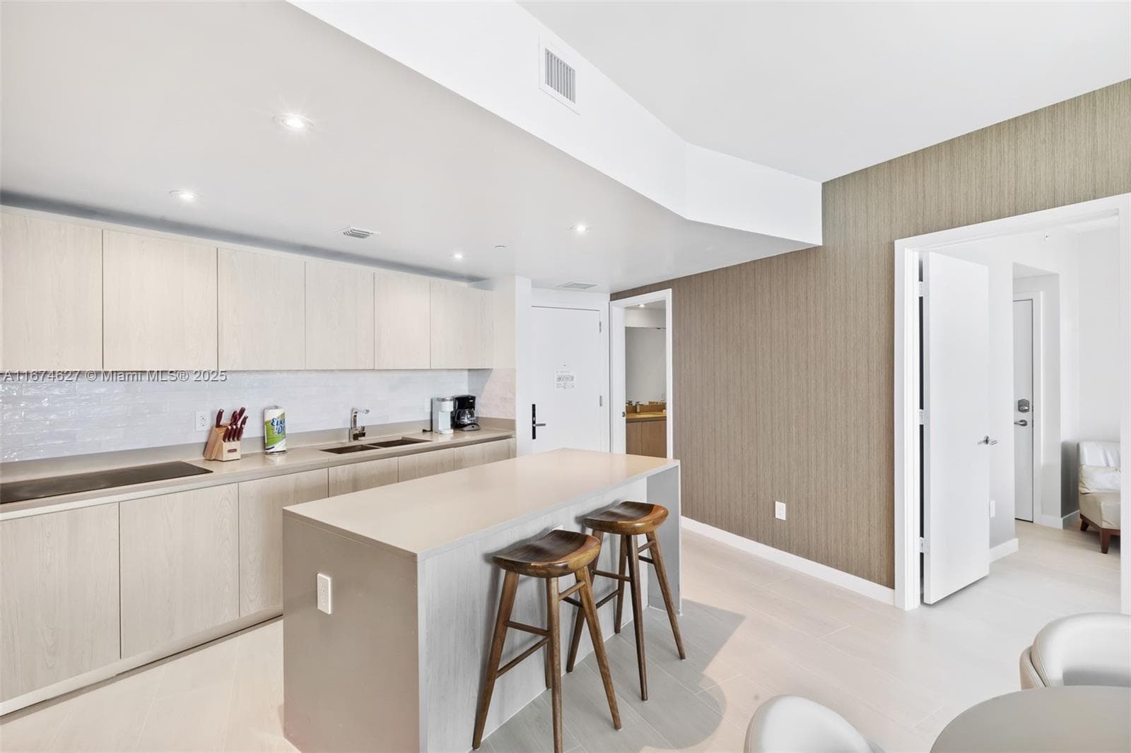 4111 Ocean Dr 4