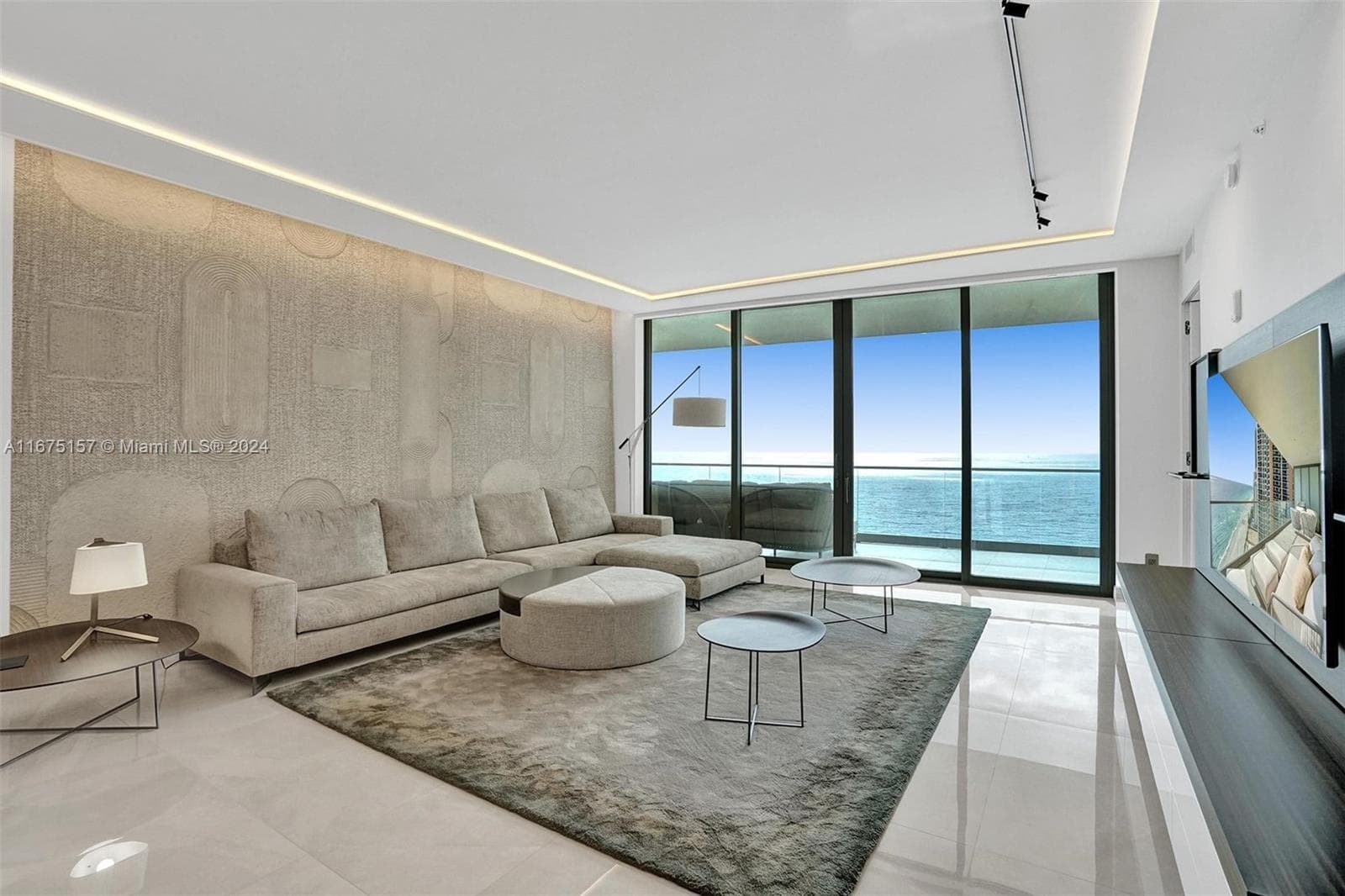 18975 COLLINS AVE 5