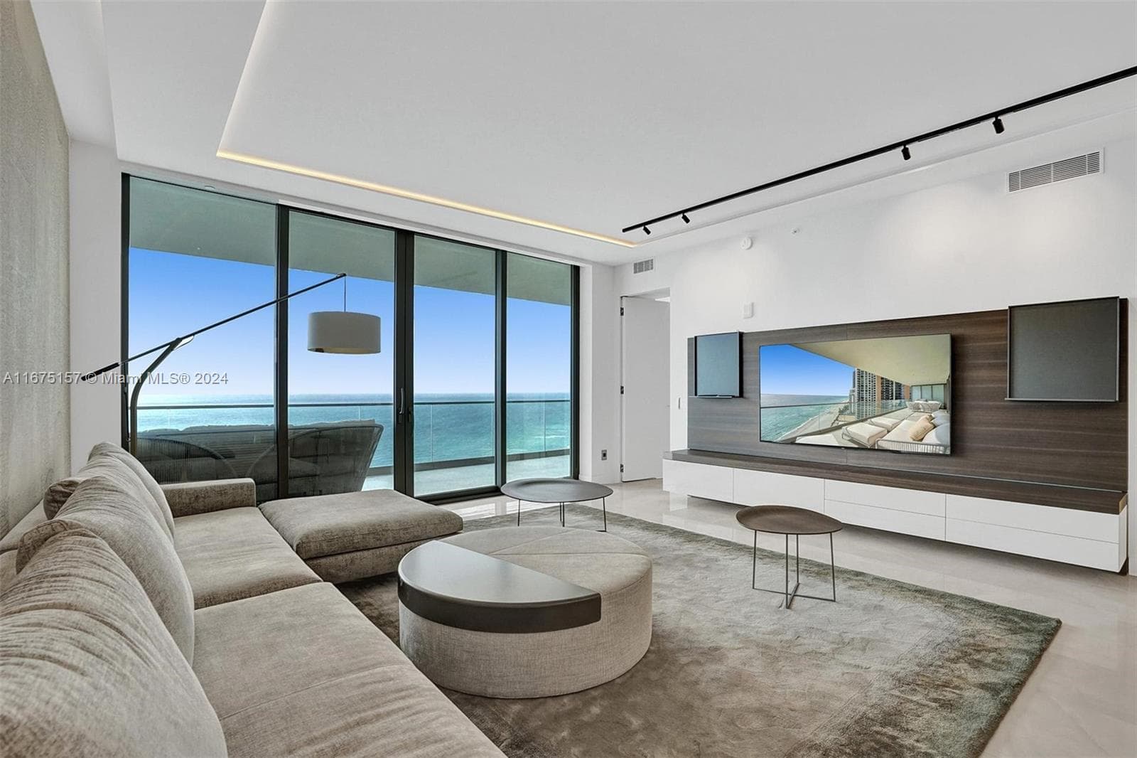 18975 COLLINS AVE 4