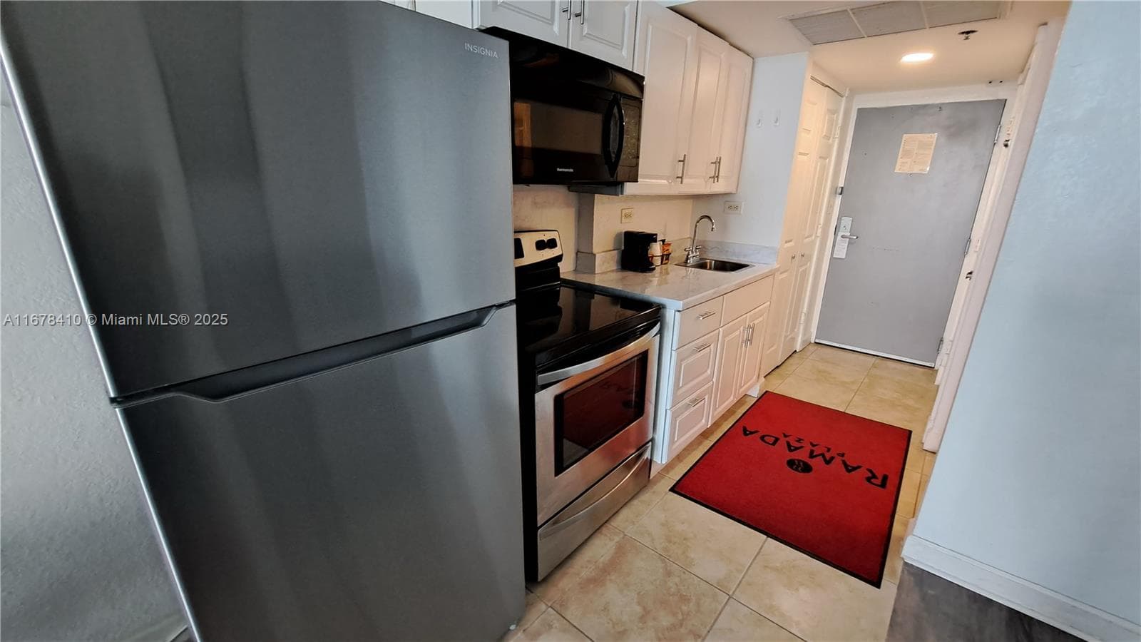 19201 Collins Ave 747 photo 13