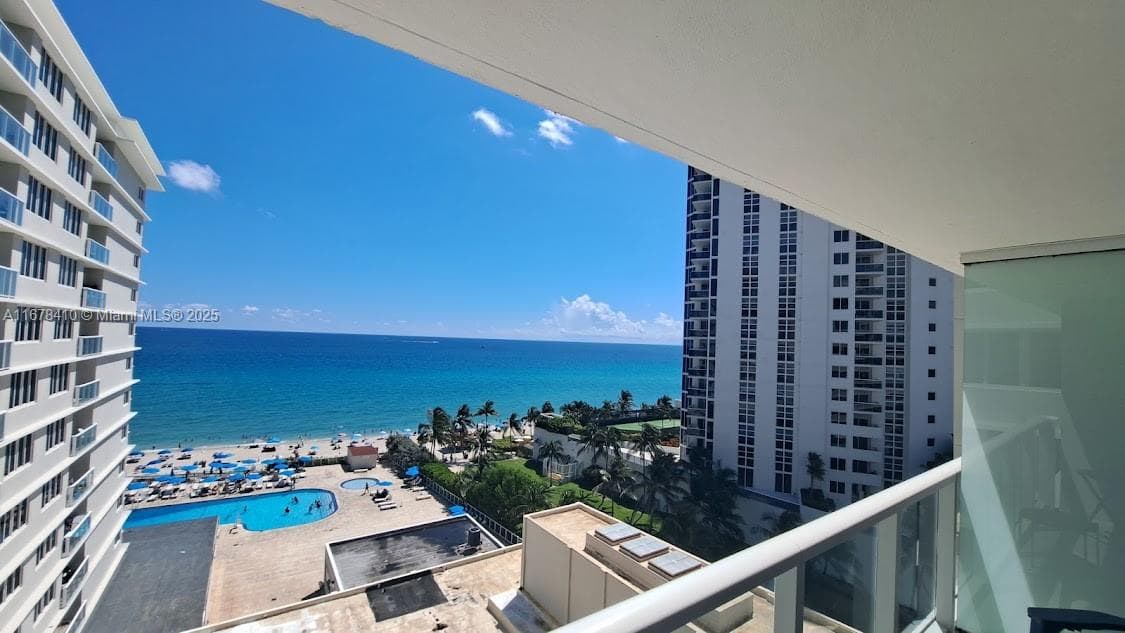19201 Collins Ave 747 photo 3