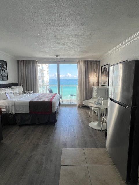 19201 Collins Ave 747 photo 9