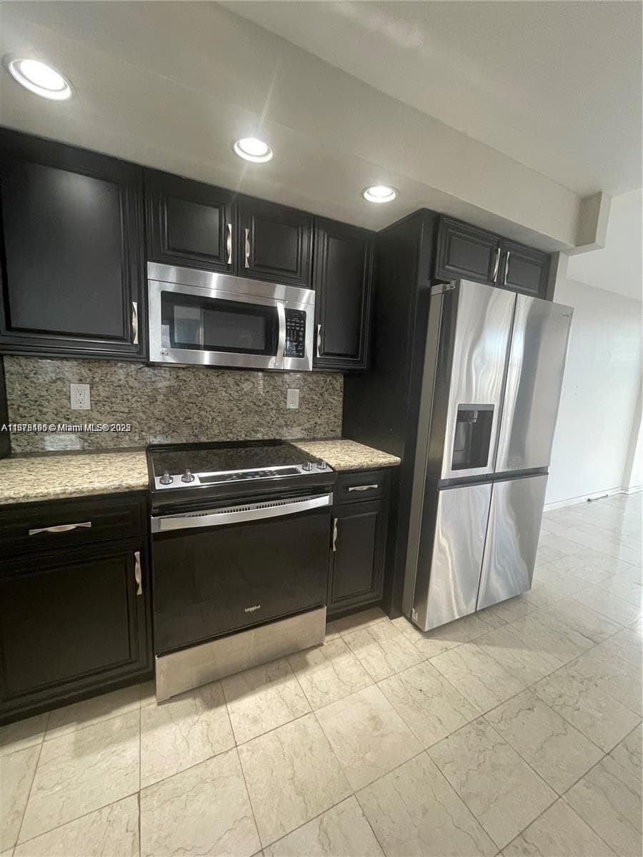 1000 Parkview Dr 2