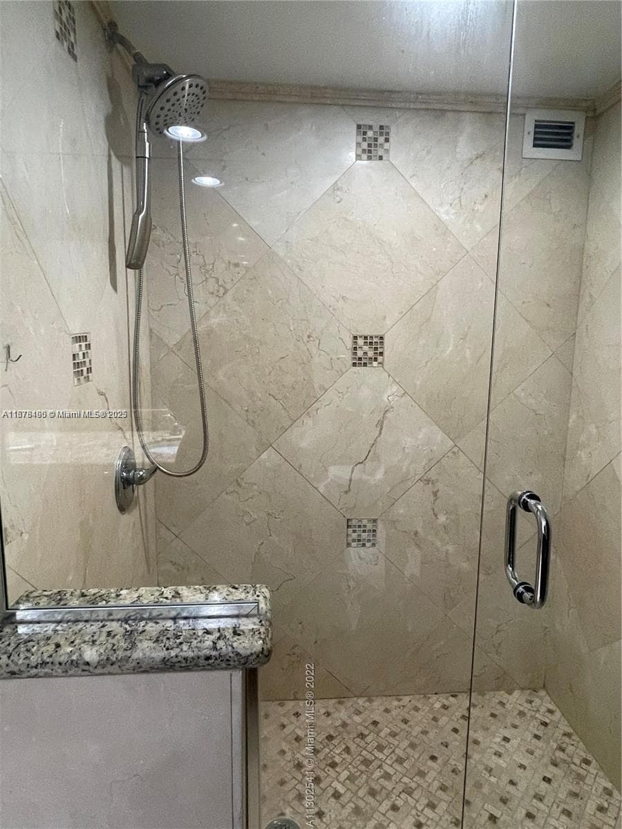 1000 Parkview Dr 920 photo 22
