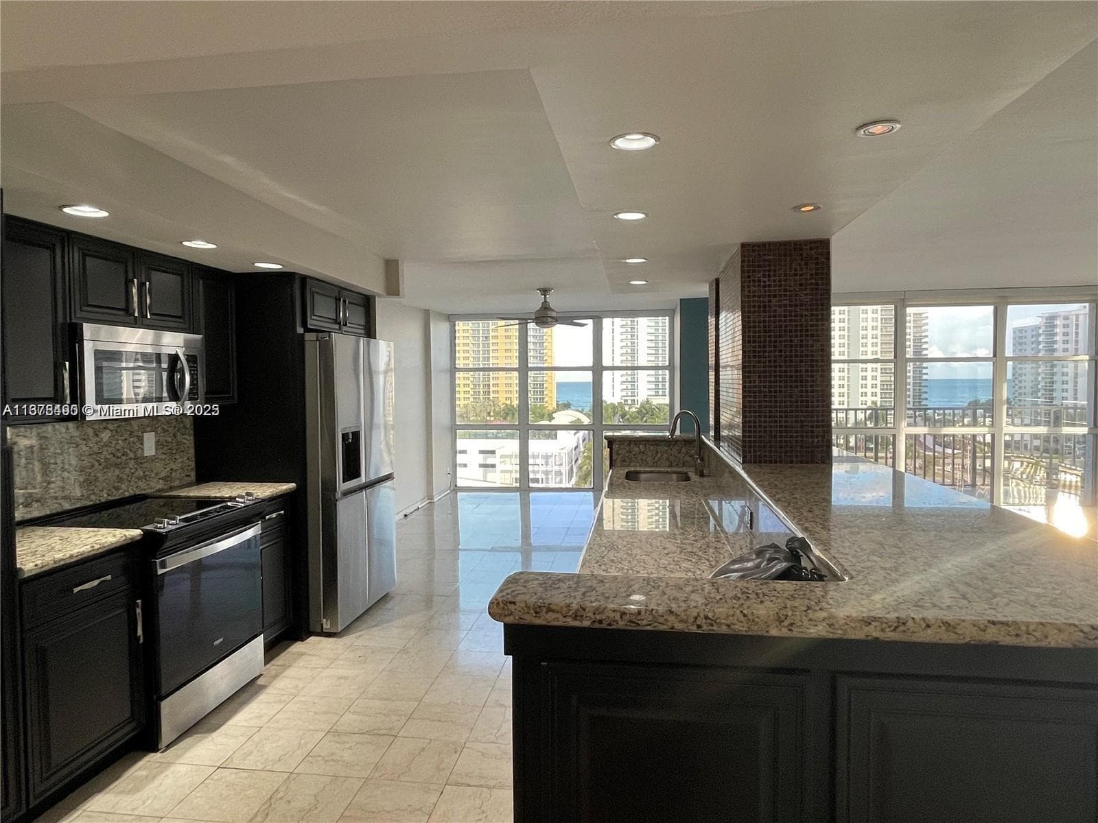 1000 Parkview Dr 1