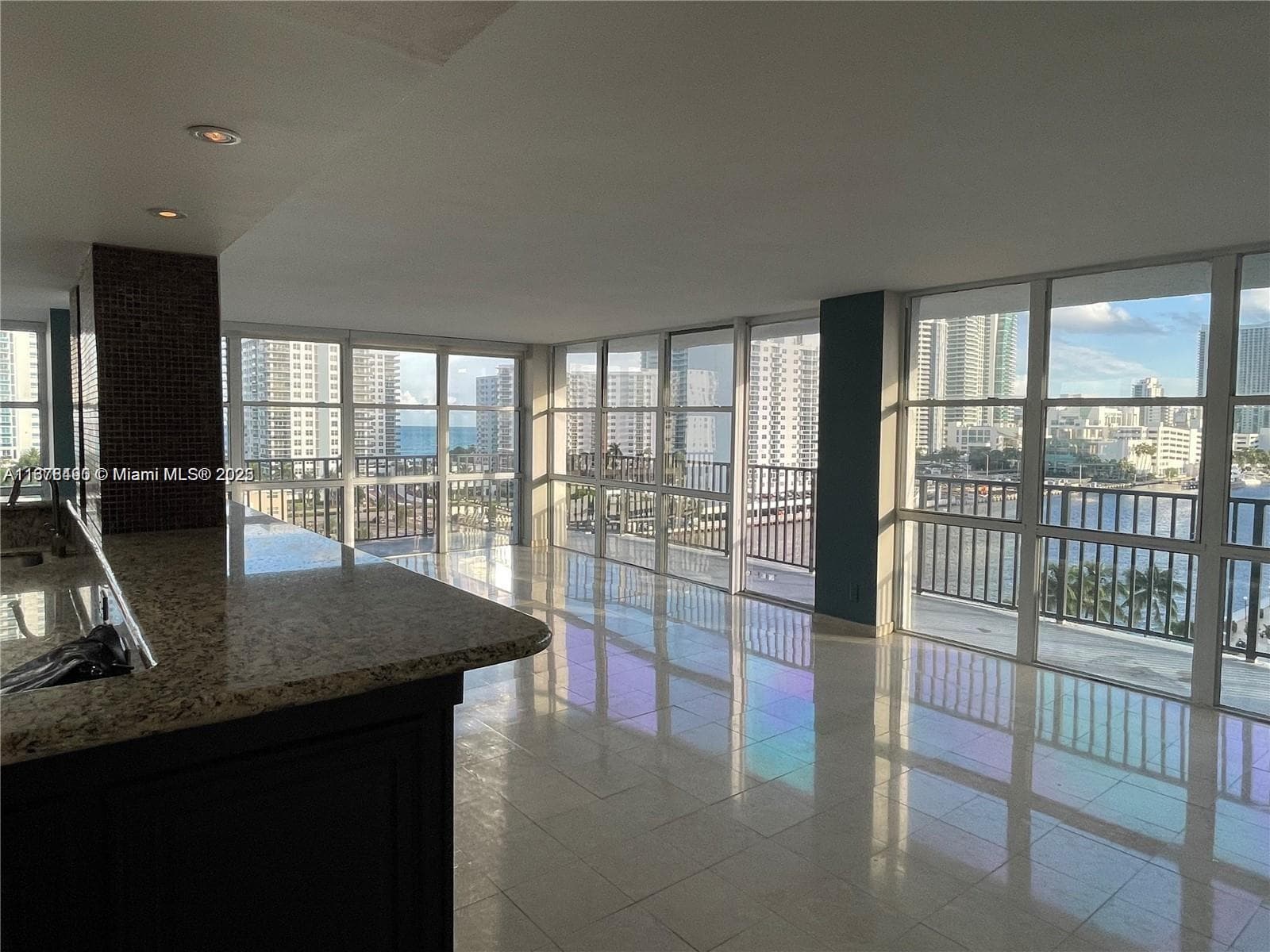 1000 Parkview Dr 5