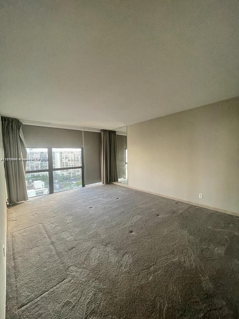 1000 Parkview Dr 920 photo 20