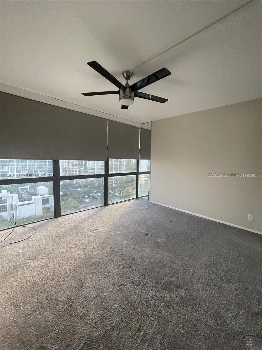 1000 Parkview Dr 920 photo 24