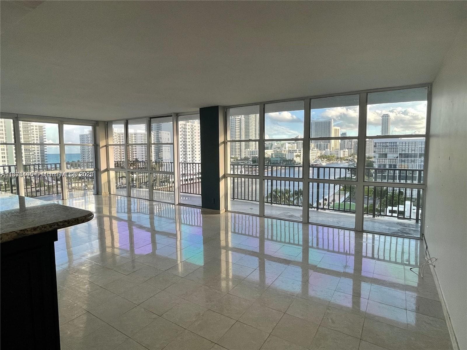 1000 Parkview Dr 4