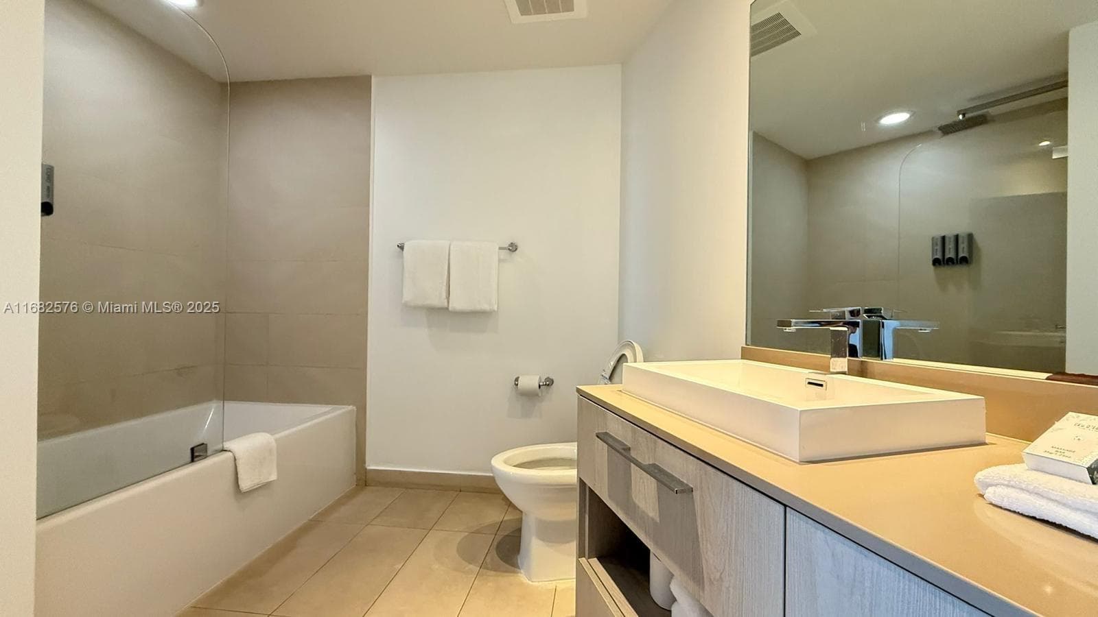 4111 Ocean Dr 1512 photo 11