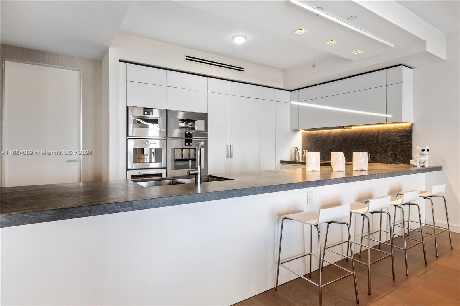 7065 Fisher Island Dr 7065 photo 23