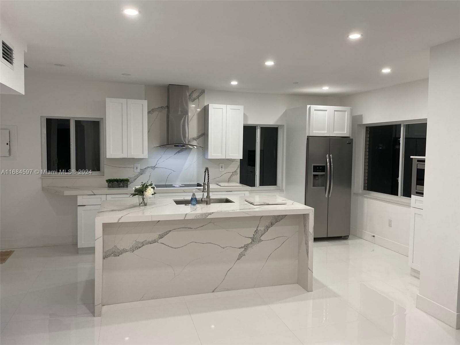 1201 Marseille Dr 17 photo 2