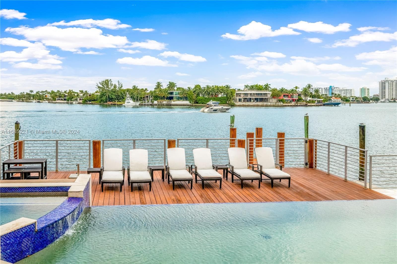 271 Hibiscus Dr photo 11