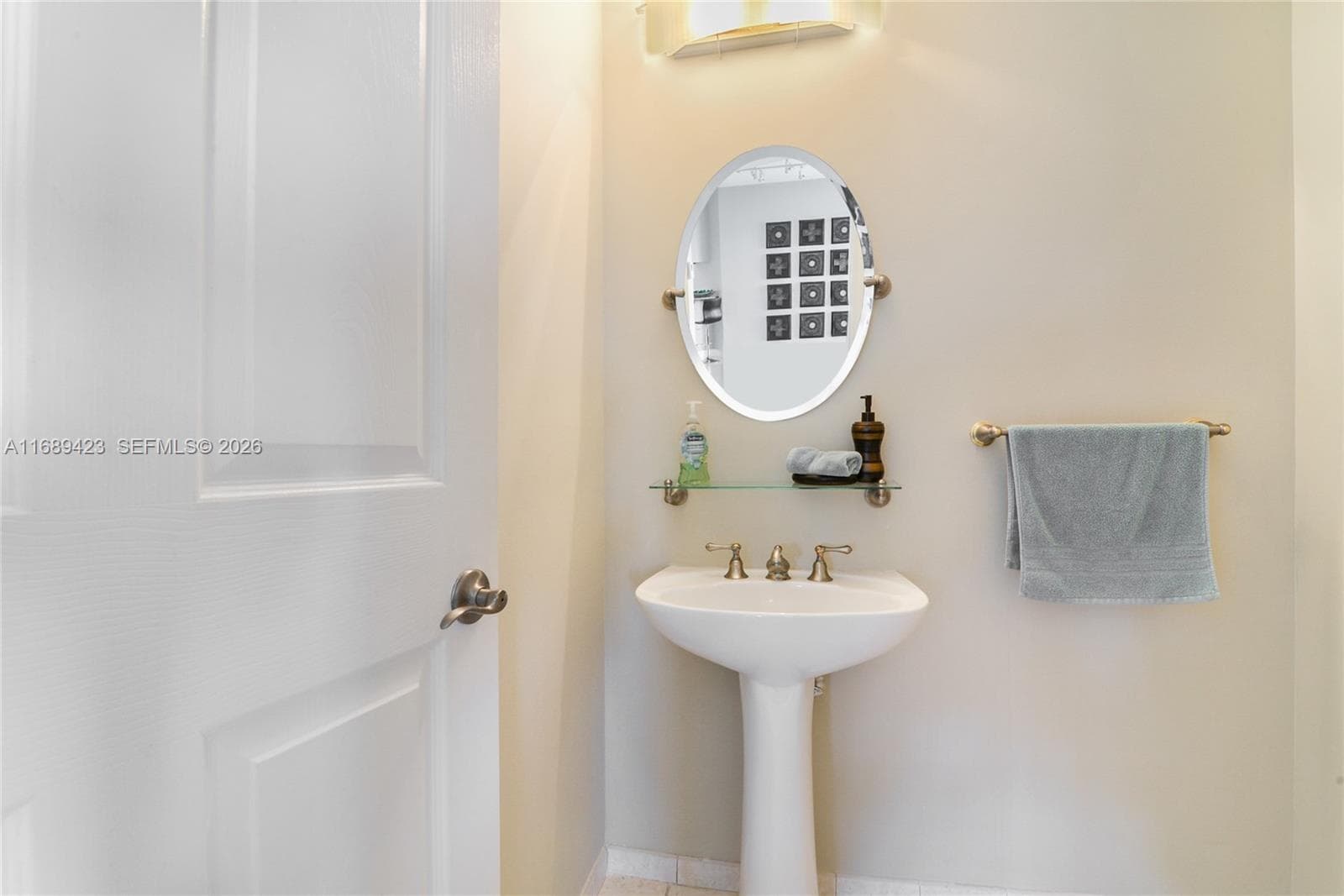 9751 E Bay Harbor Dr 8D photo 9