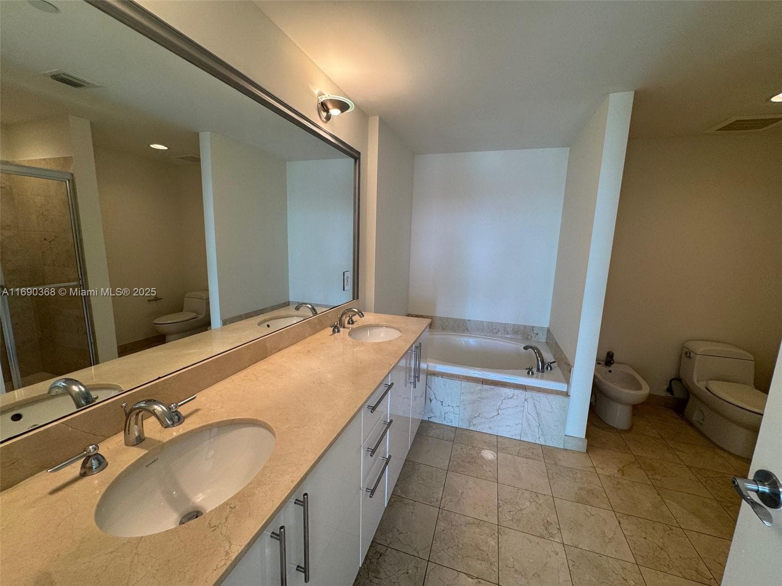 3330 NE 190 ST 1215 photo 22