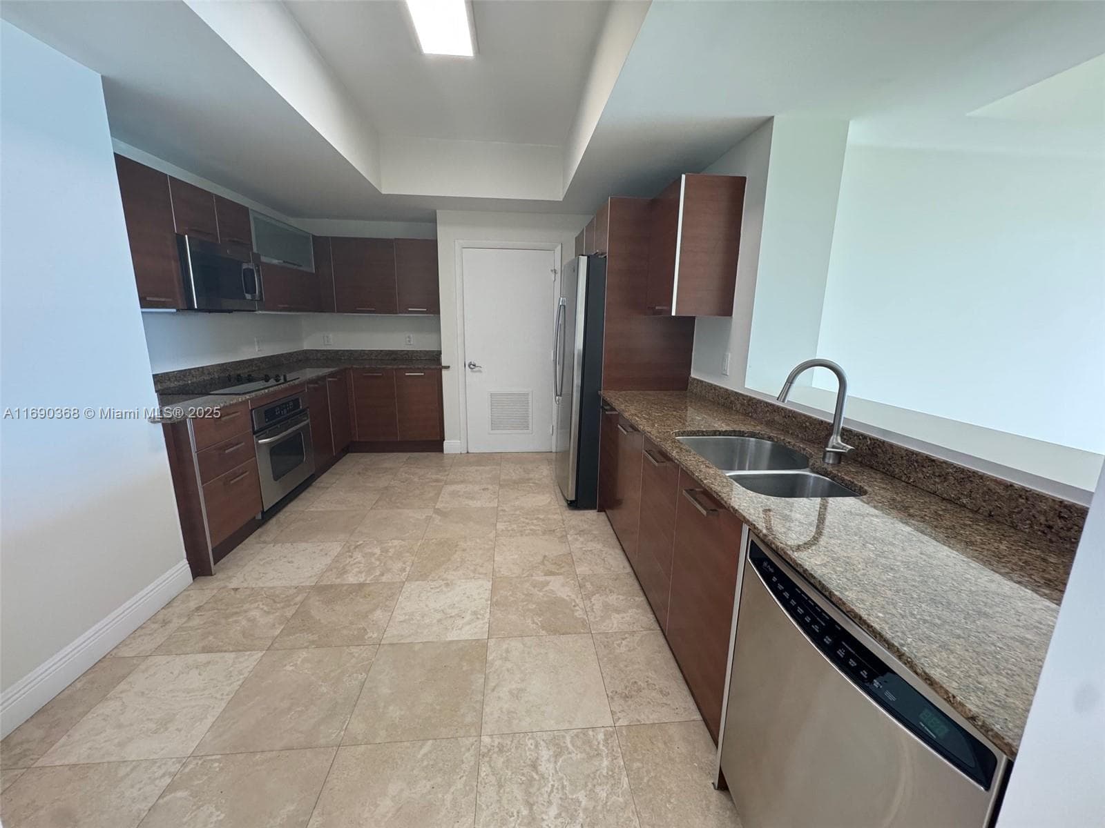 3330 NE 190 ST 1215 photo 7