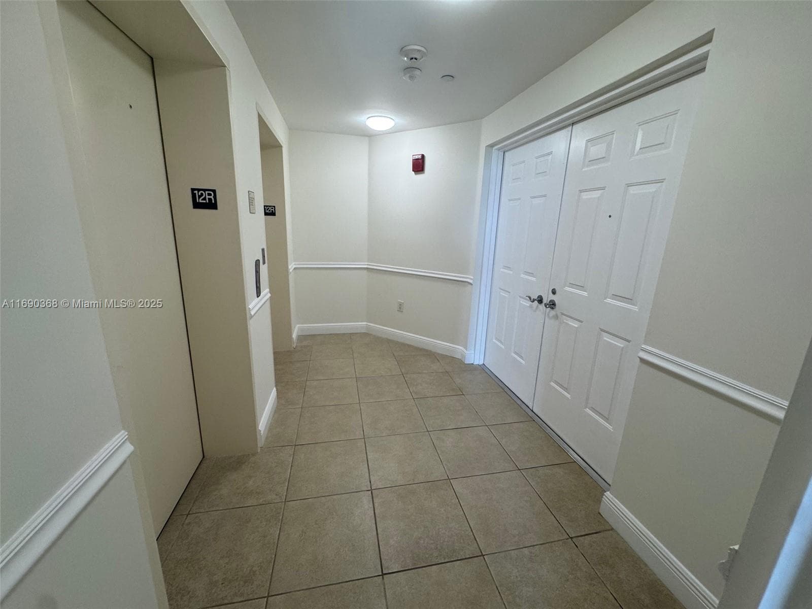 3330 NE 190 ST 1215 photo 1
