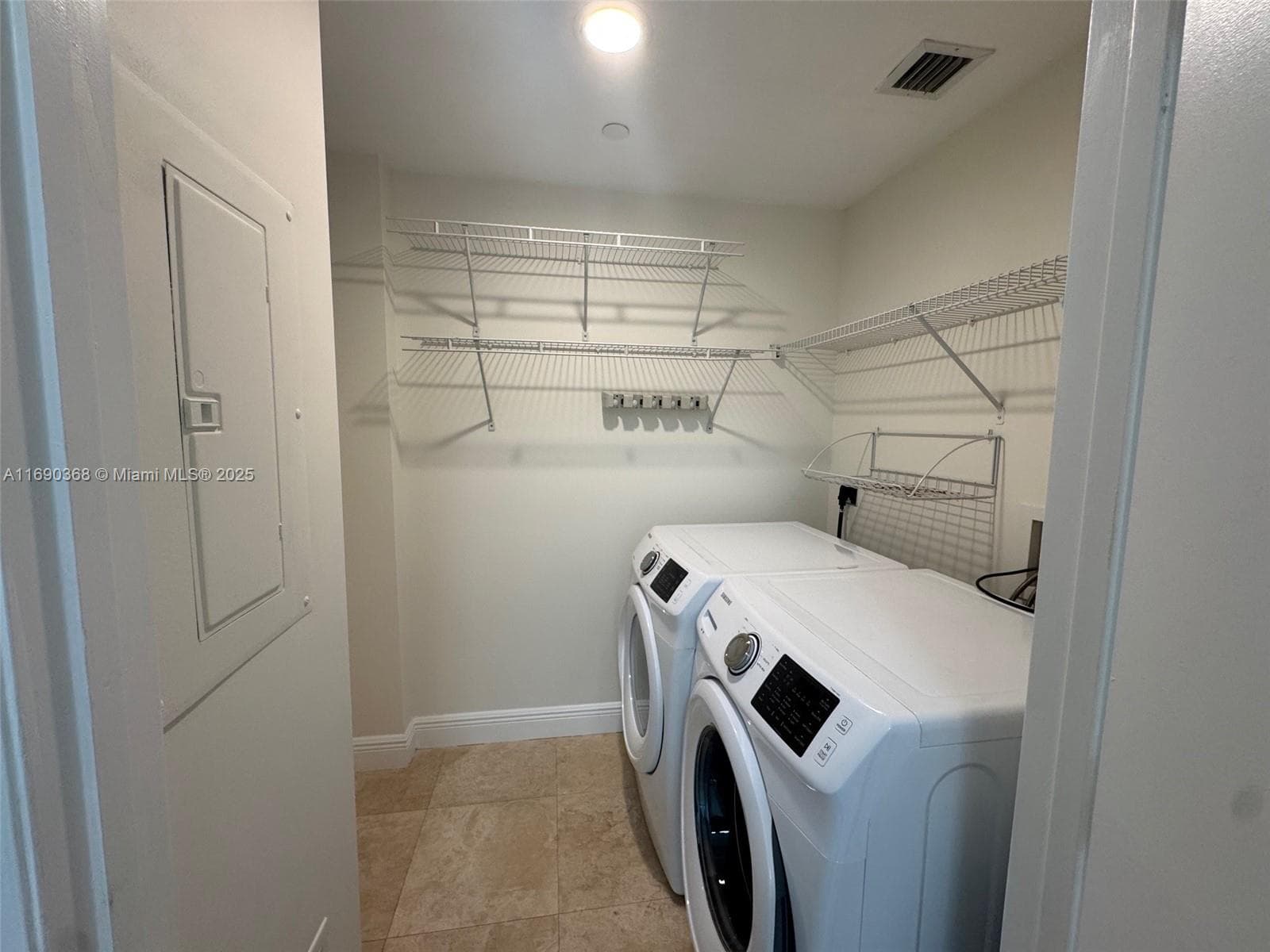3330 NE 190 ST 1215 photo 9