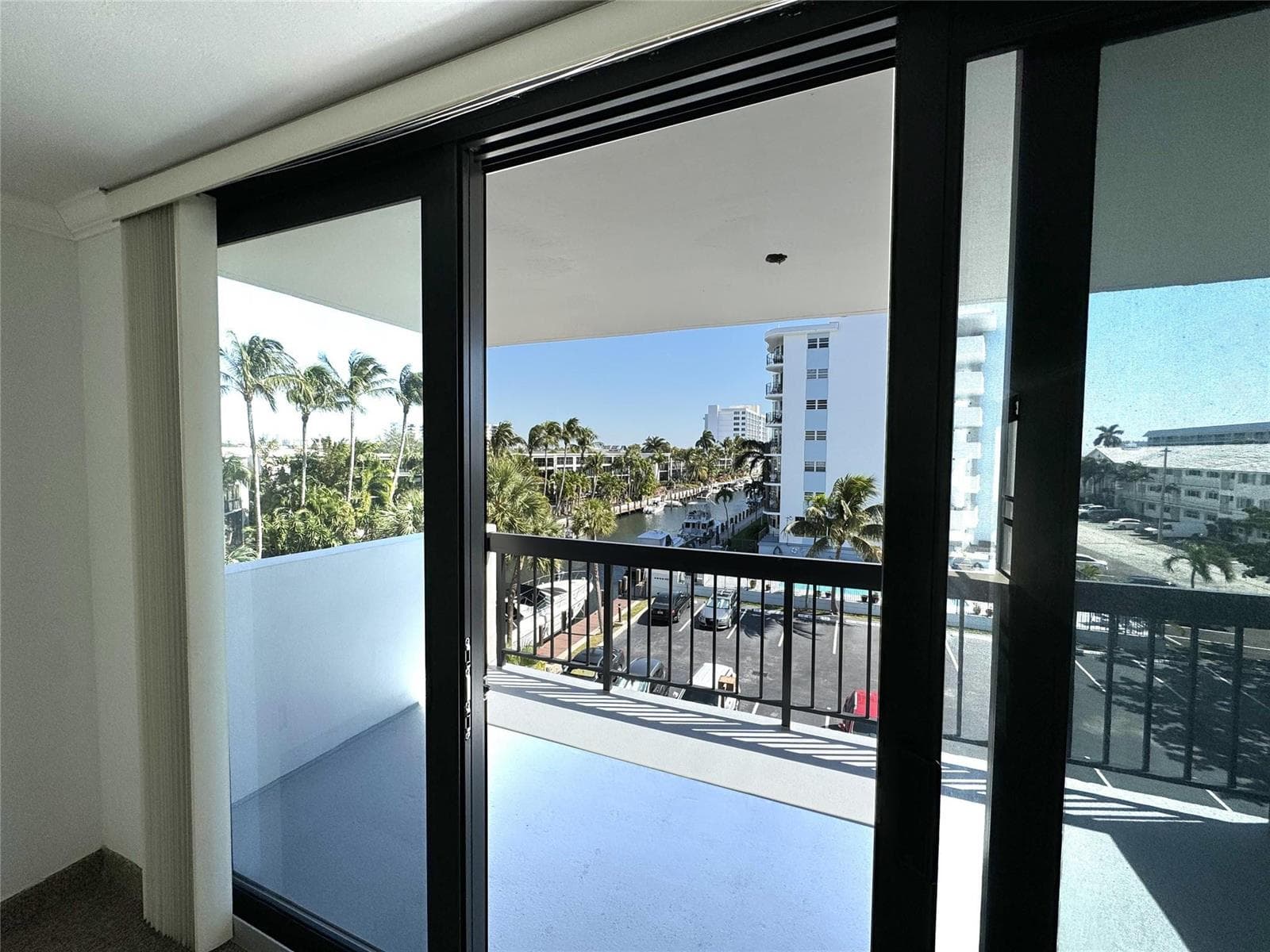 4800 Bayview Drive #406 1