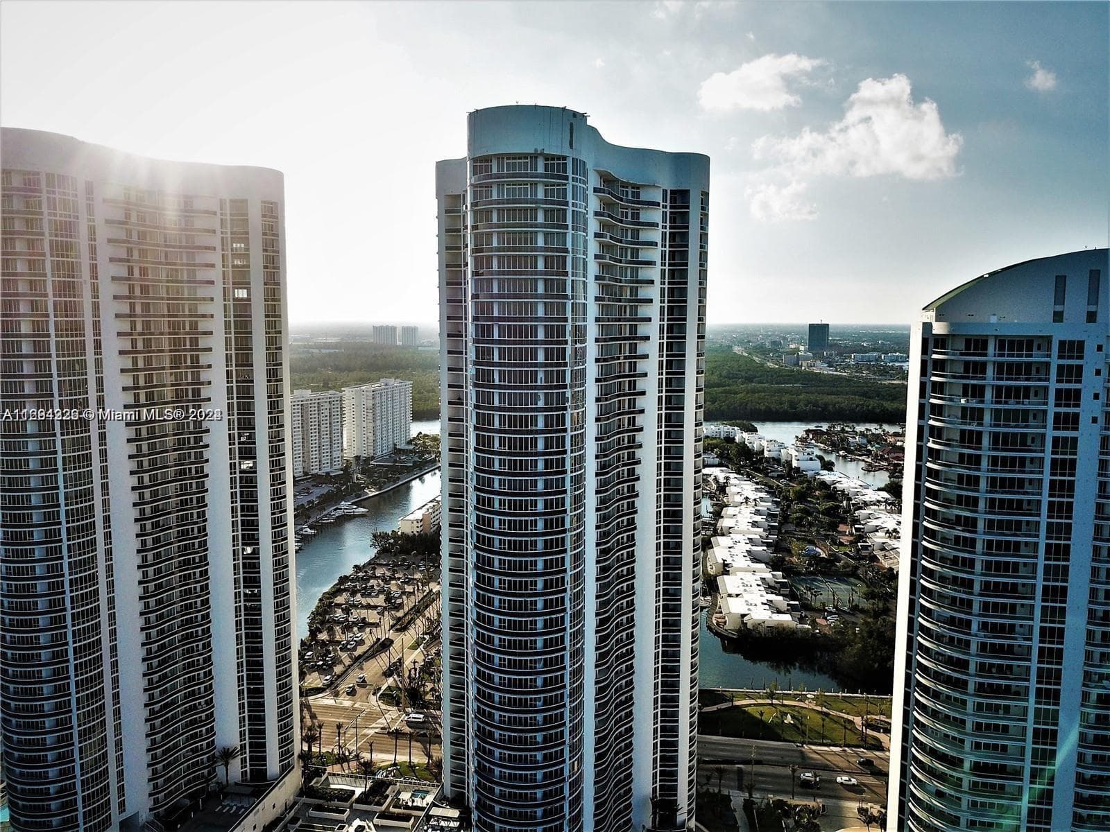 16001 Collins Ave 3
