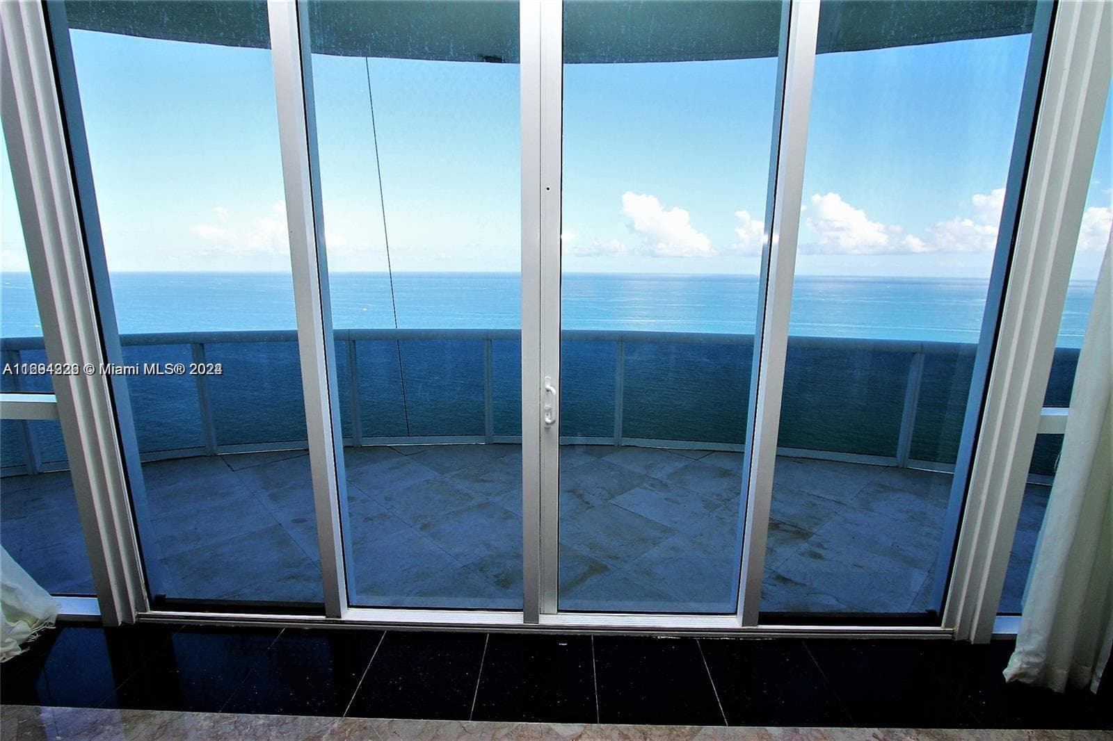 16001 Collins Ave 5