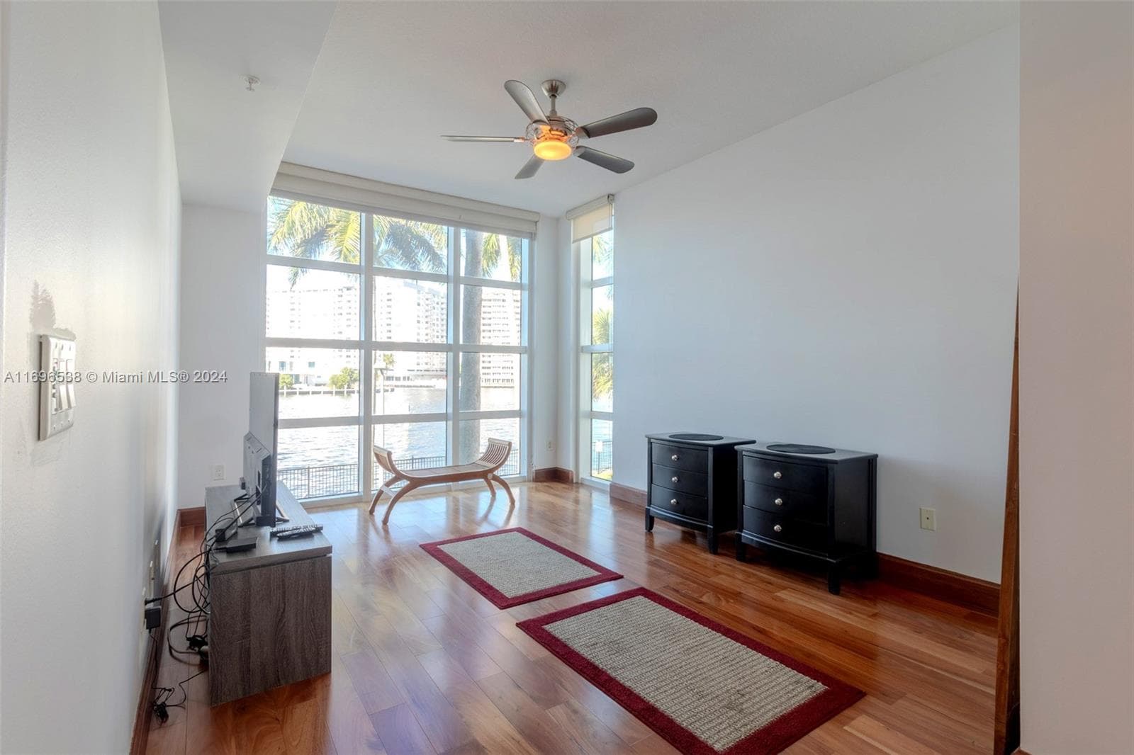 1945 Ocean Dr M5 photo 17