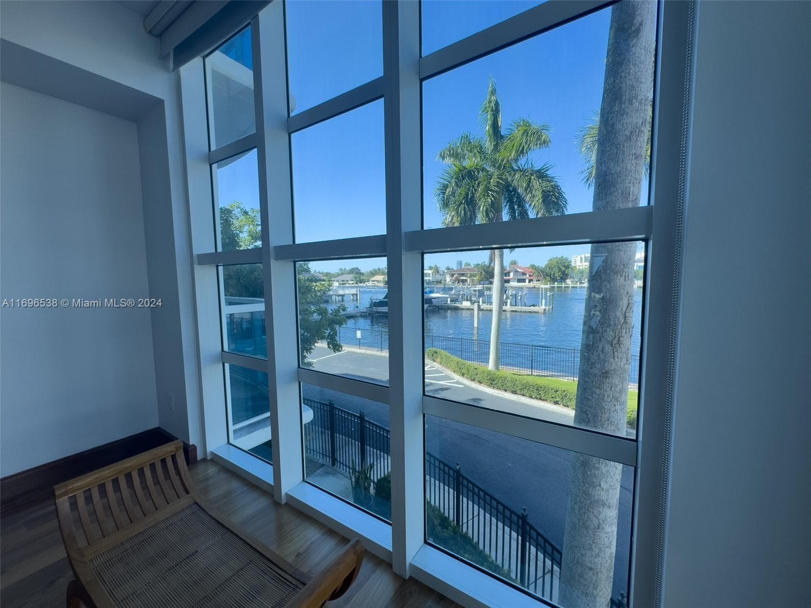 1945 Ocean Dr M5 photo 25