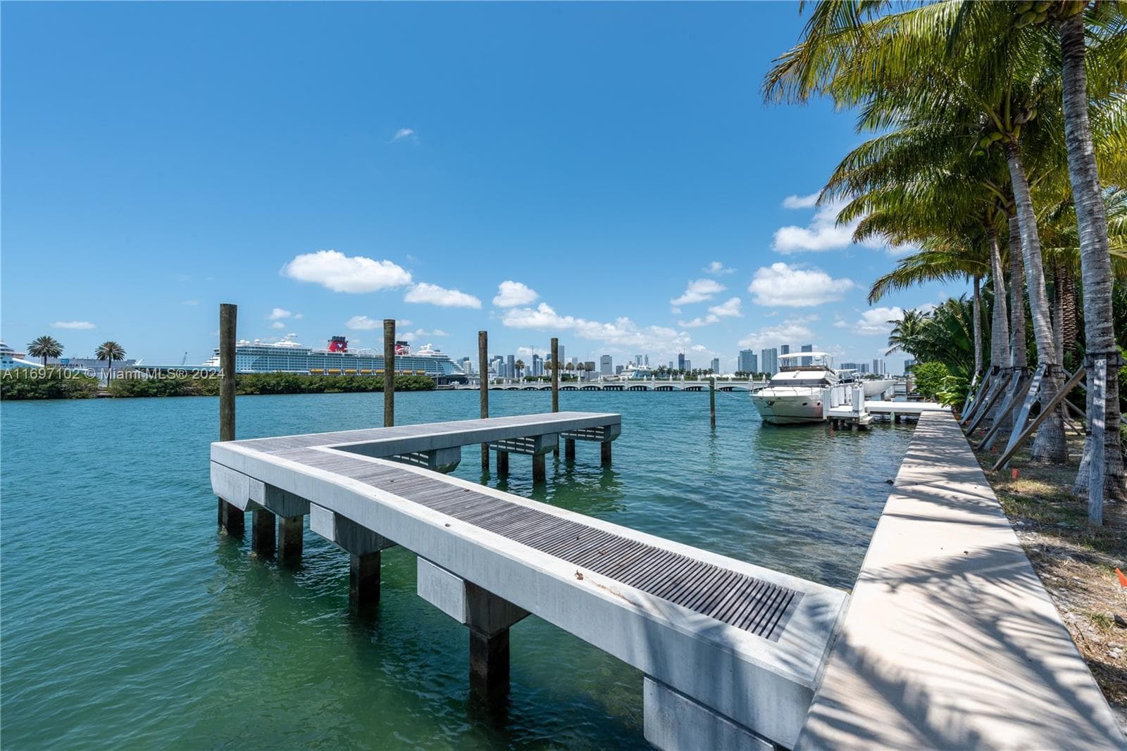 130 Palm Ave photo 9