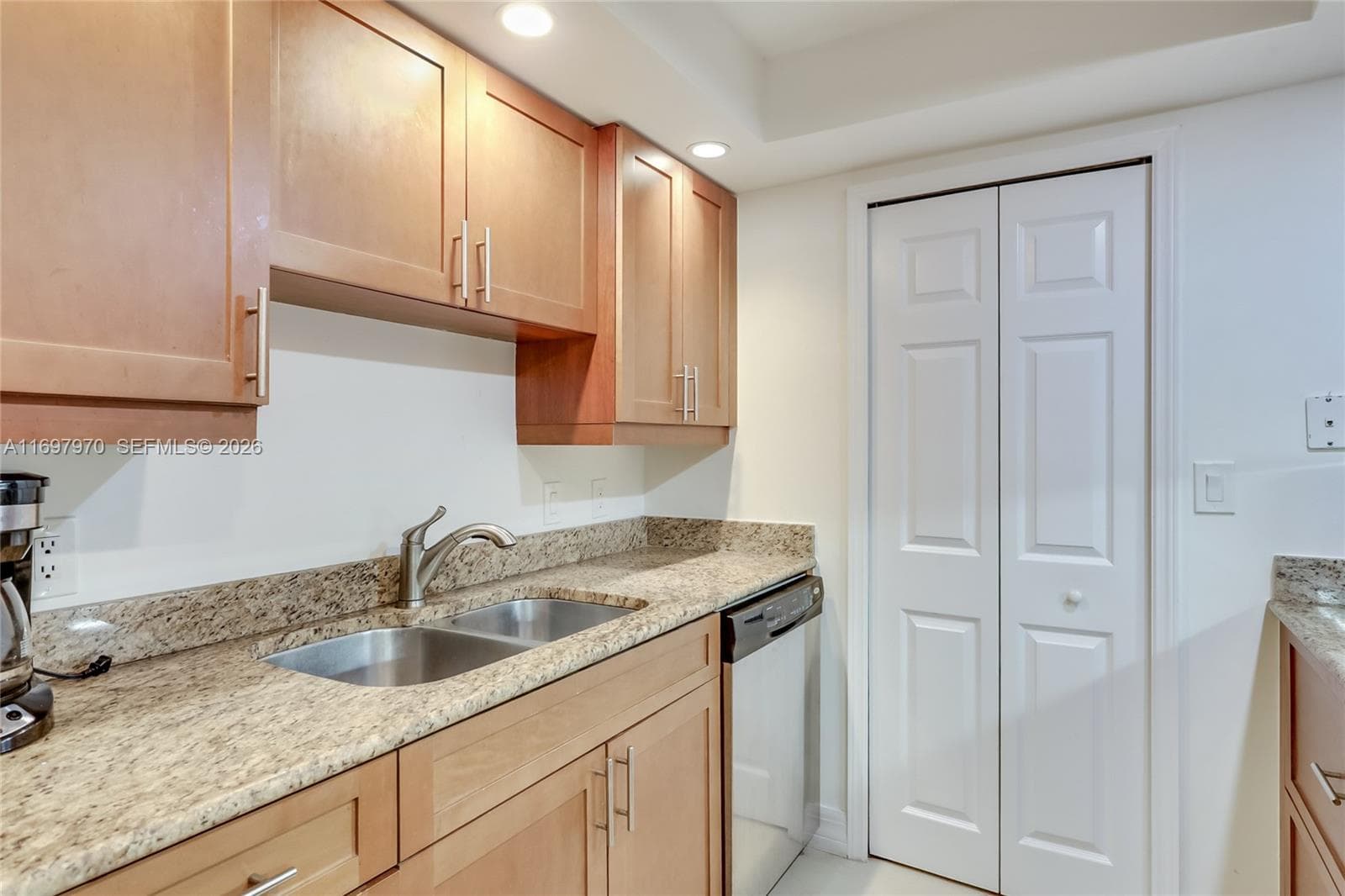 3000 Ocean Dr 10B photo 13