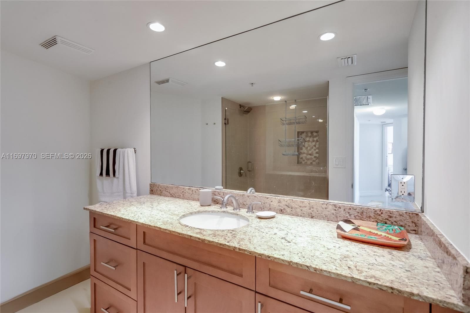 3000 Ocean Dr 10B photo 16