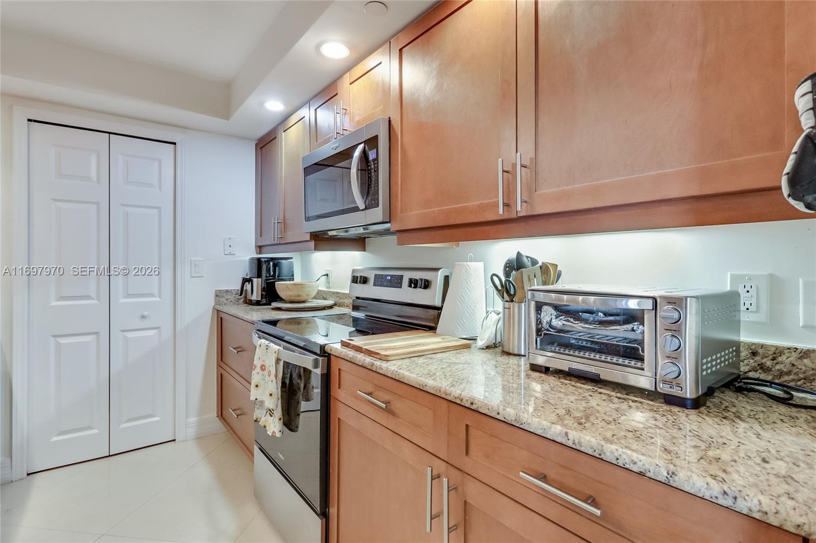 3000 Ocean Dr 10B photo 12