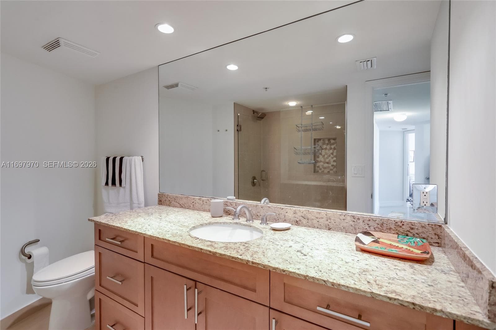 3000 Ocean Dr 10B photo 15