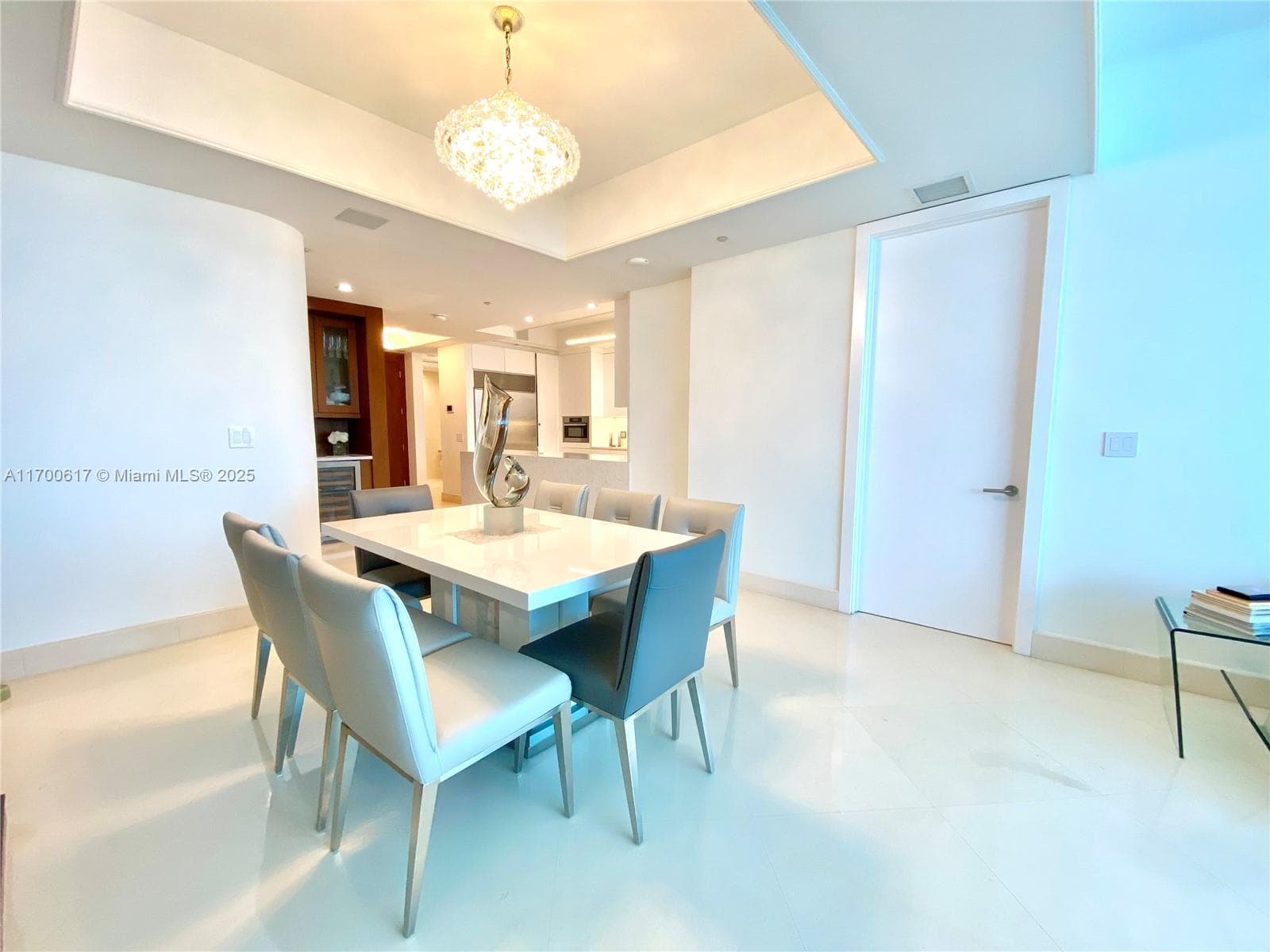 100 Pointe Dr 4