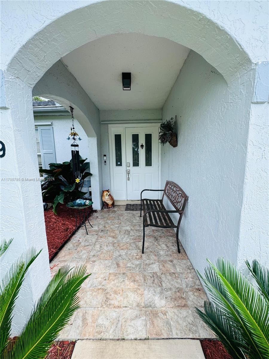 509 NE Solida Cir 4