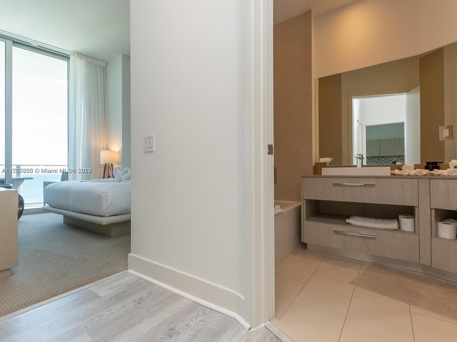 4111 Ocean Dr 601 photo 23