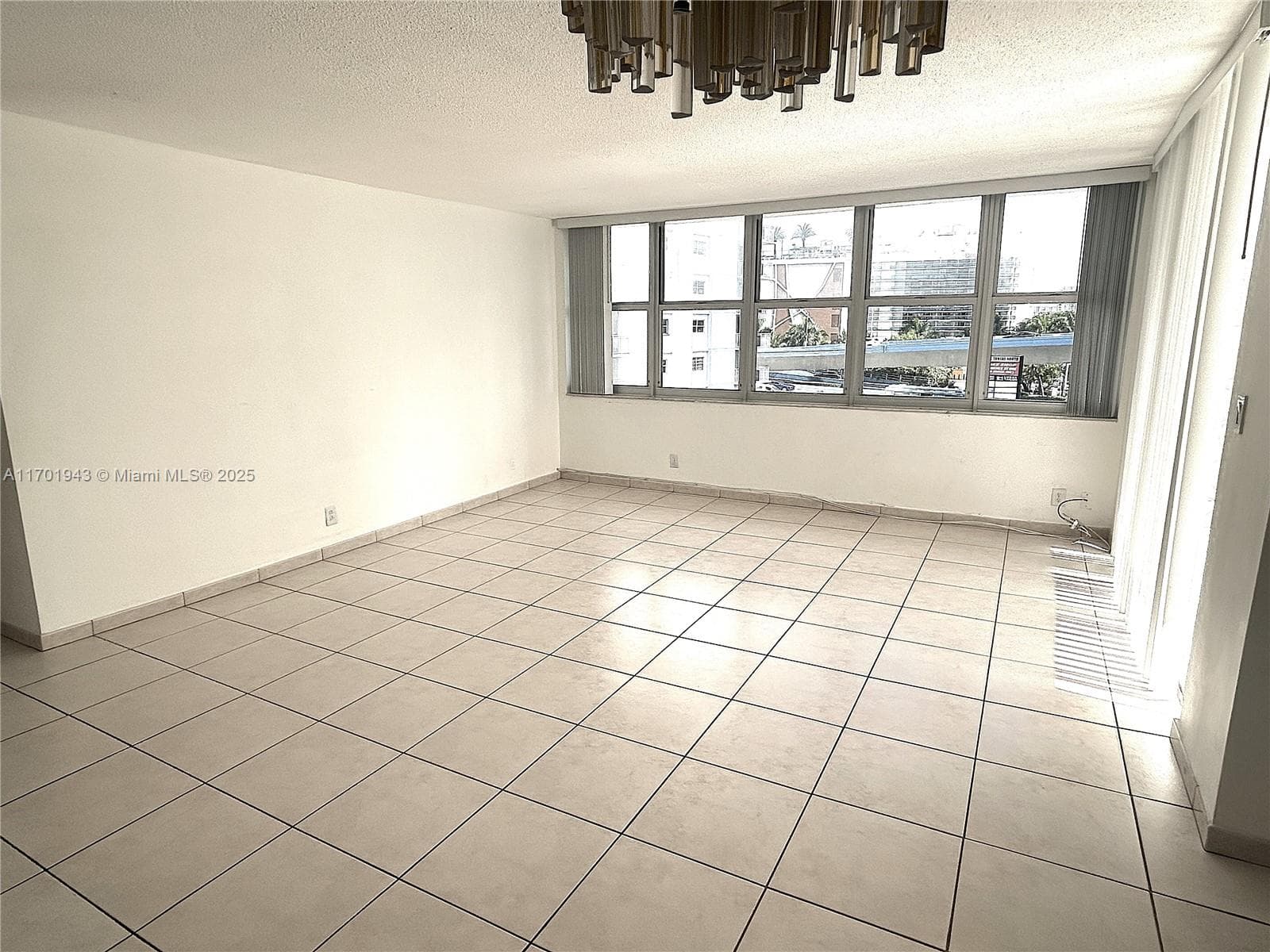 1825 Ocean Dr 401 photo 6