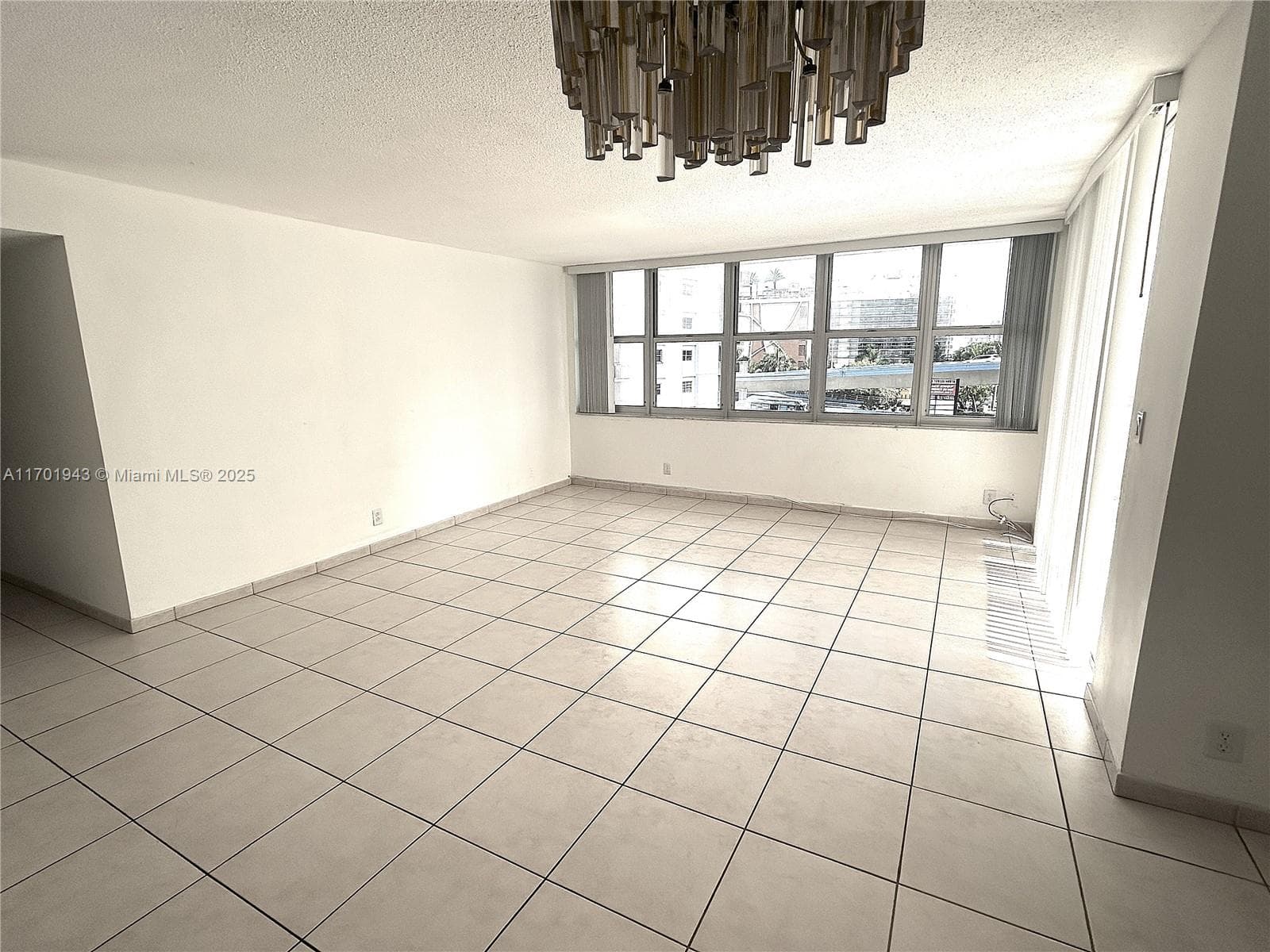 1825 Ocean Dr 401 photo 5