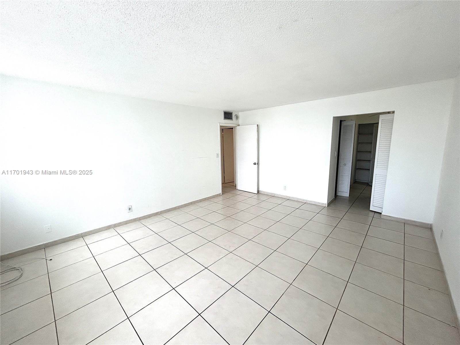 1825 Ocean Dr 401 photo 11