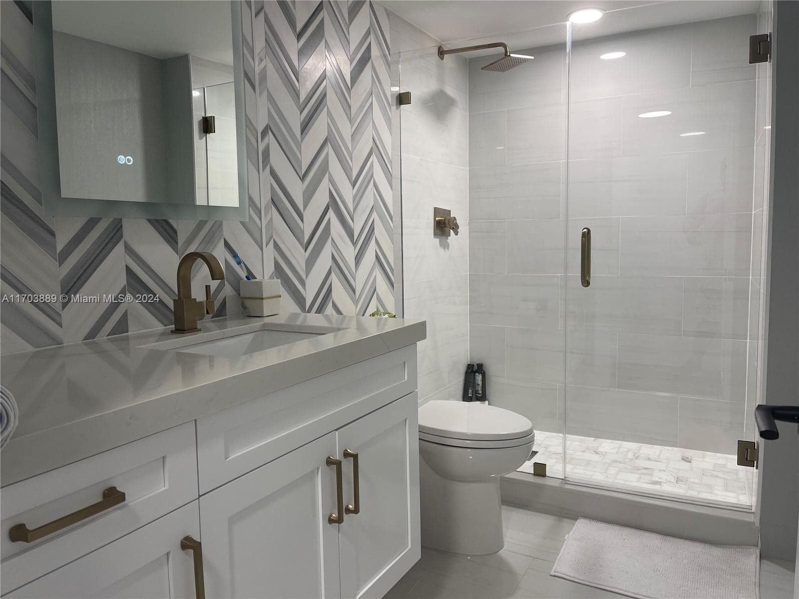 2555 Collins Ave 1409 photo 1