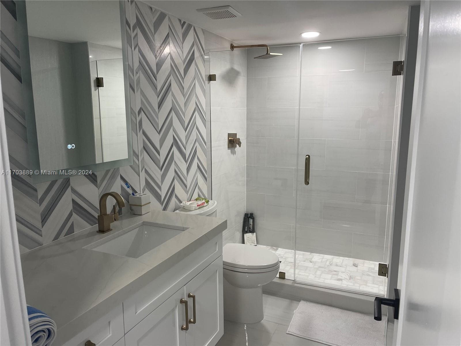 2555 Collins Ave 1409 photo 18