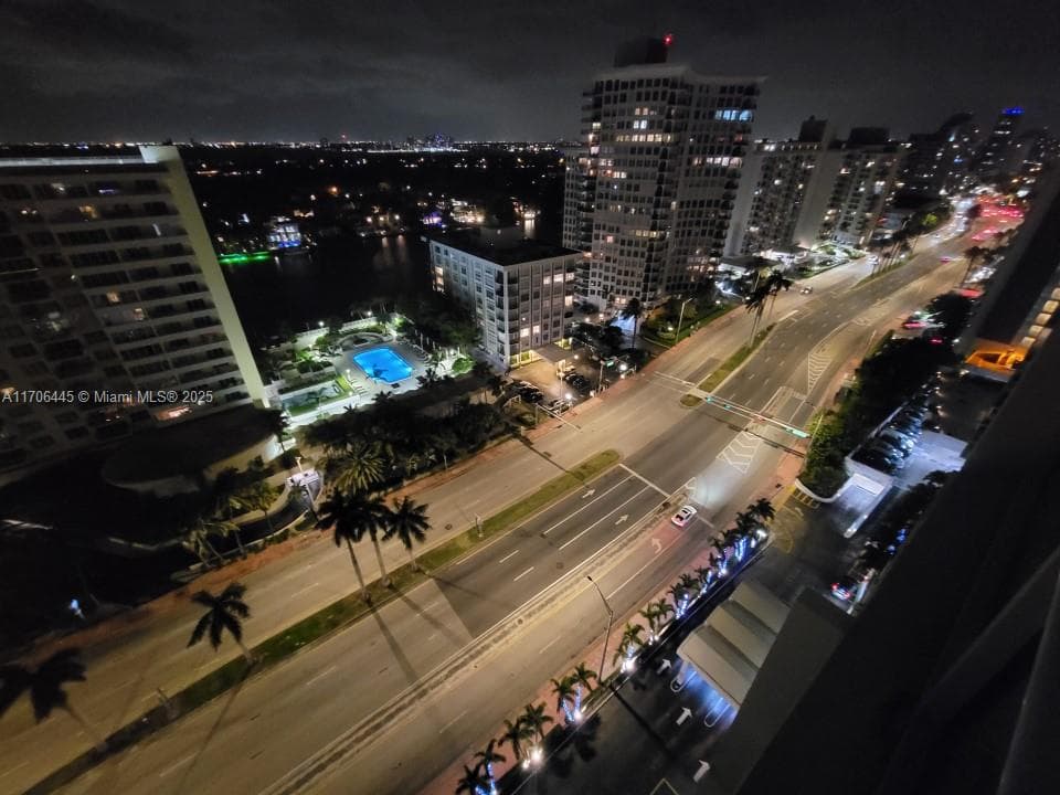 5601 Collins Ave PH-9 photo 6
