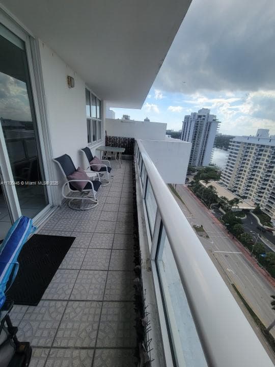 5601 Collins Ave PH-9 photo 8
