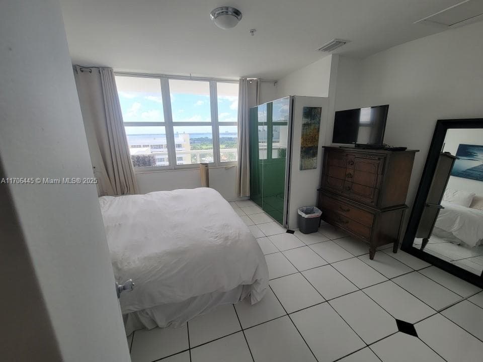 5601 Collins Ave PH-9 photo 25