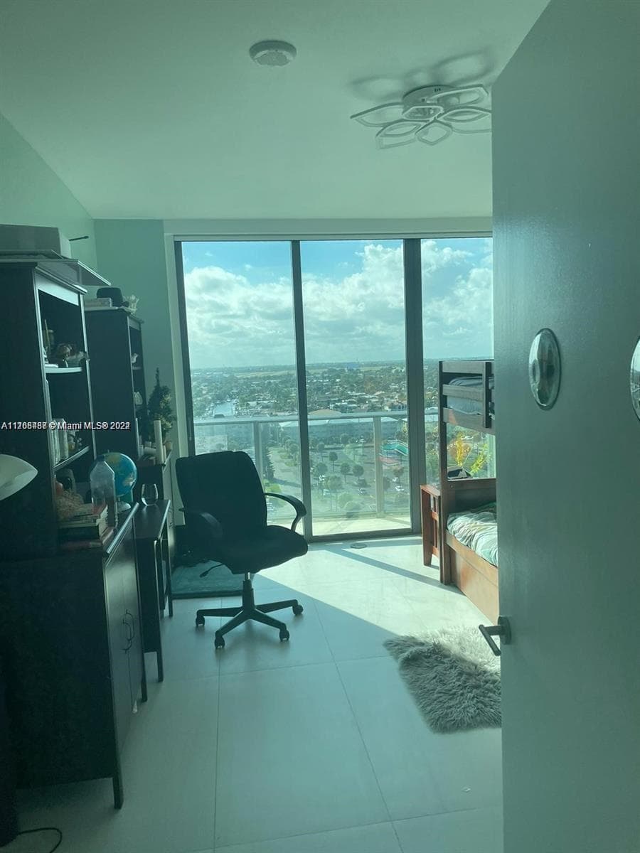 730 Ocean Blvd 1205 photo 9