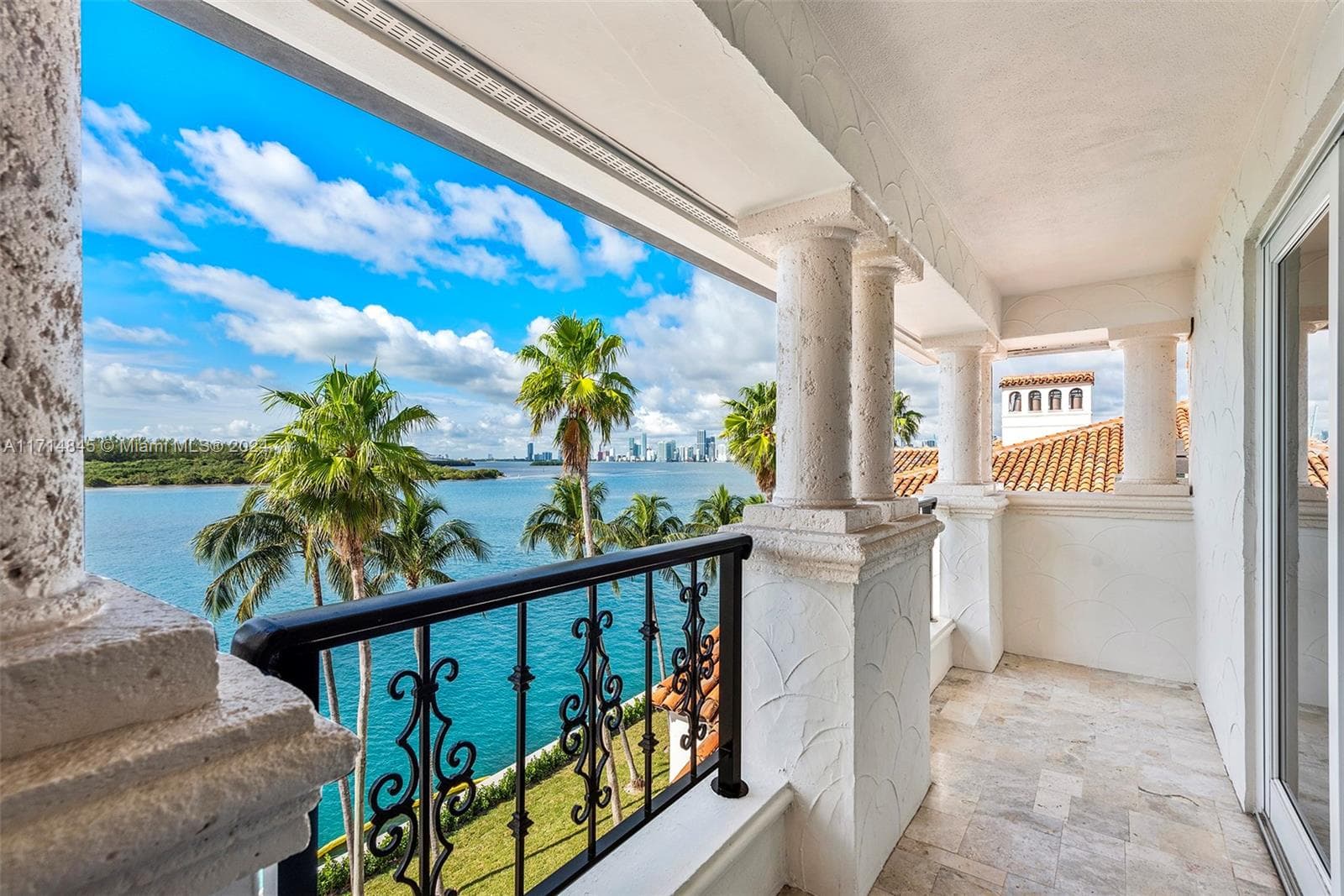 2444 Fisher Island Dr 5404 photo 9